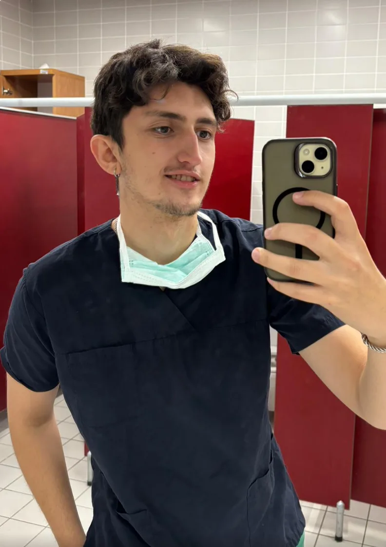 Sencer doktor kıyafetiyle